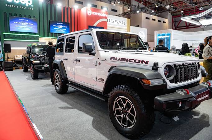 85 Tahun Tetap Kotak! Ini 5 Alasan Jeep Wrangler Masih Jadi Raja Off-road